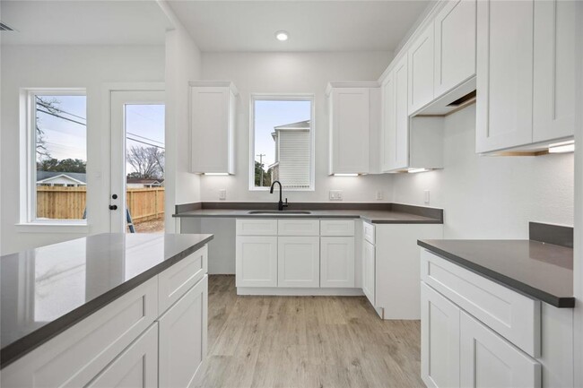 Foto del edificio - 8107 Calhoun Rd