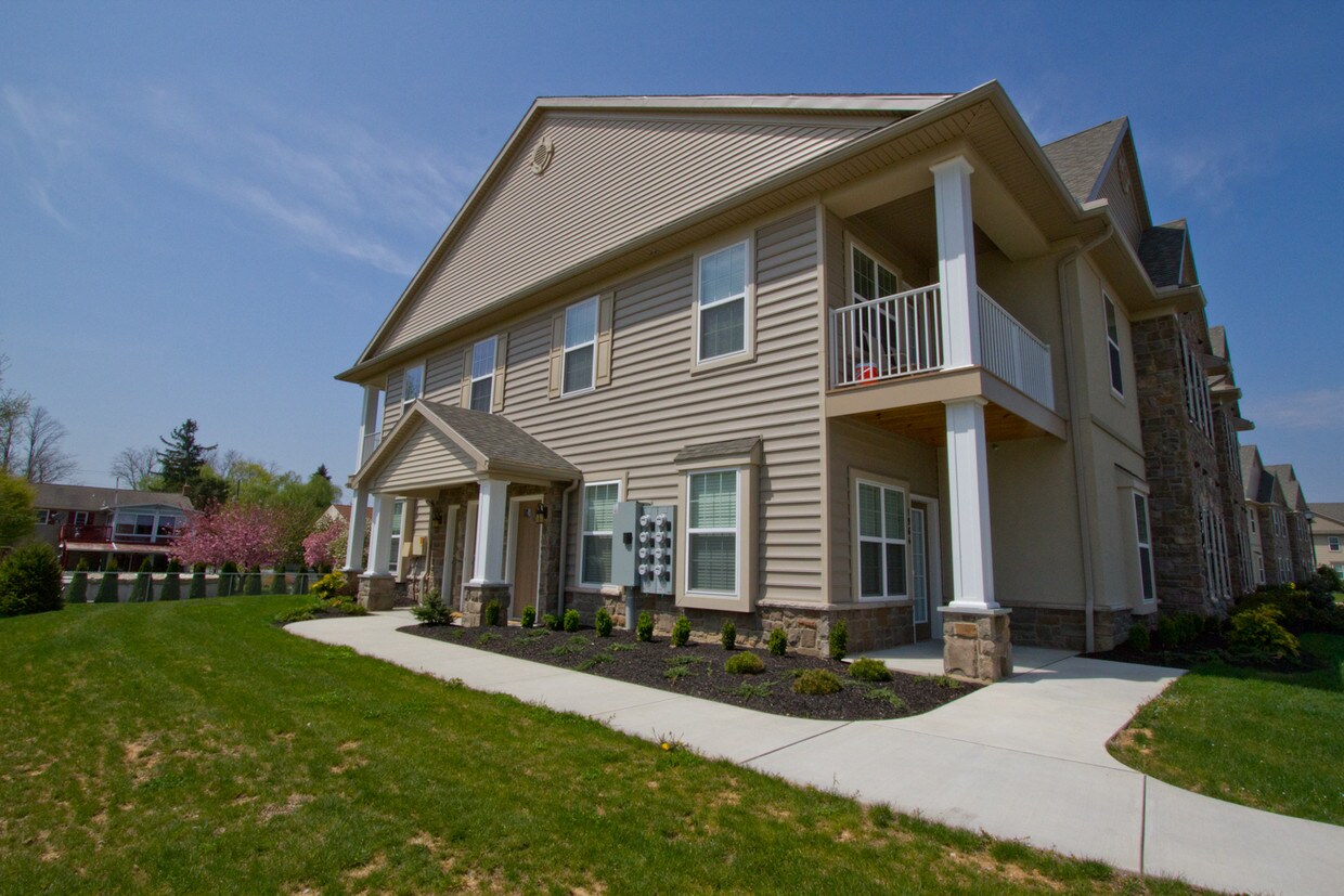 Primary Photo - 2058 Shady Oak Dr