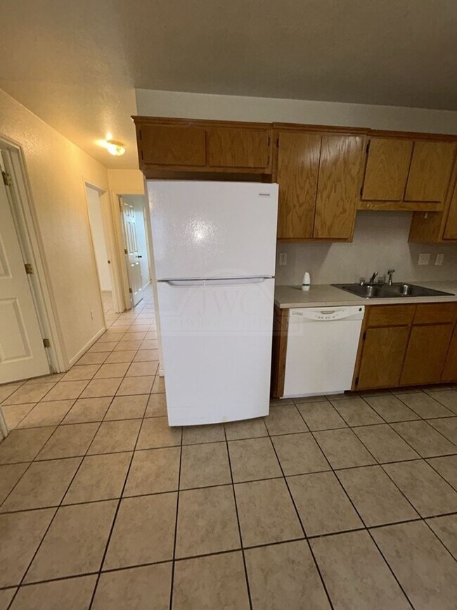 Building Photo - 105 Castellon Ct