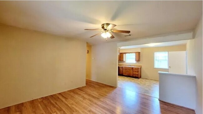 Building Photo - 109 Reno St