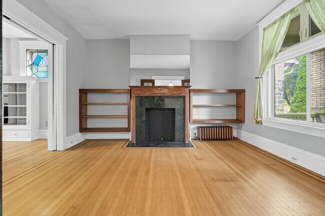 Foto del edificio - Historic 5-bedroom Home in Squirrel Hill