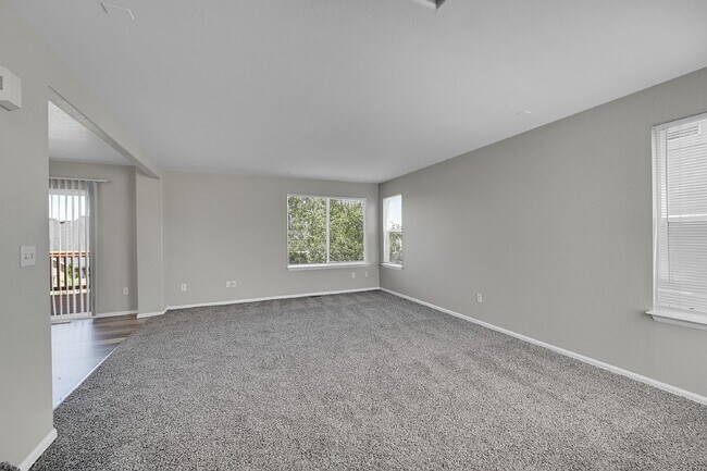 Foto del edificio - $2,295.95 - 4 bedroom, 2.5 baths, Charming home in Fountain with Big Fenced in Yard!