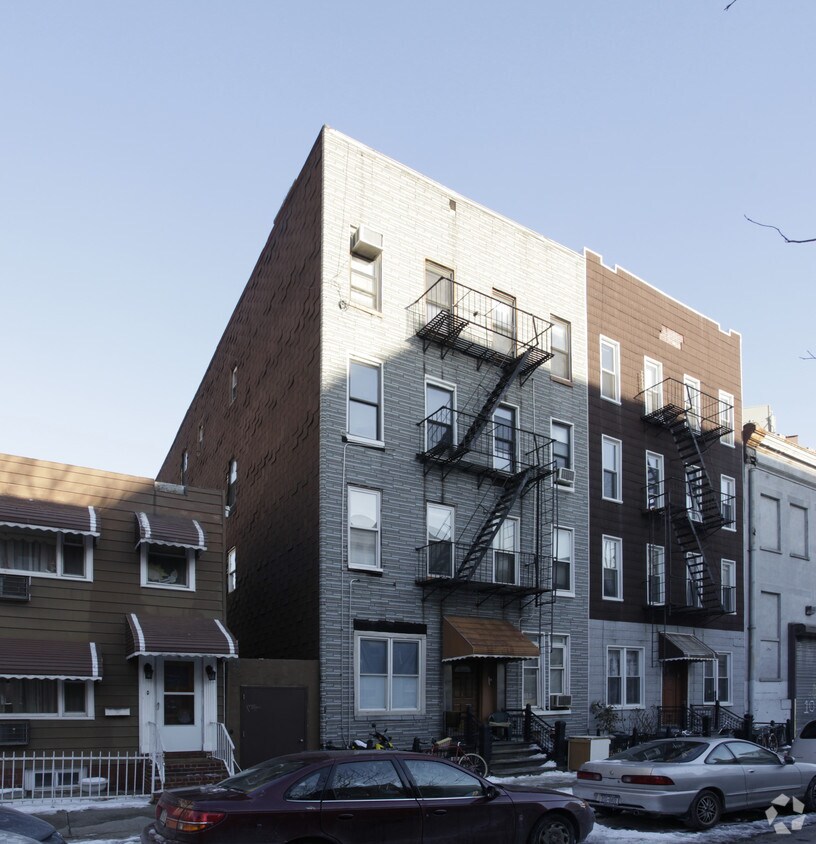 Primary Photo - 1074 Lorimer St