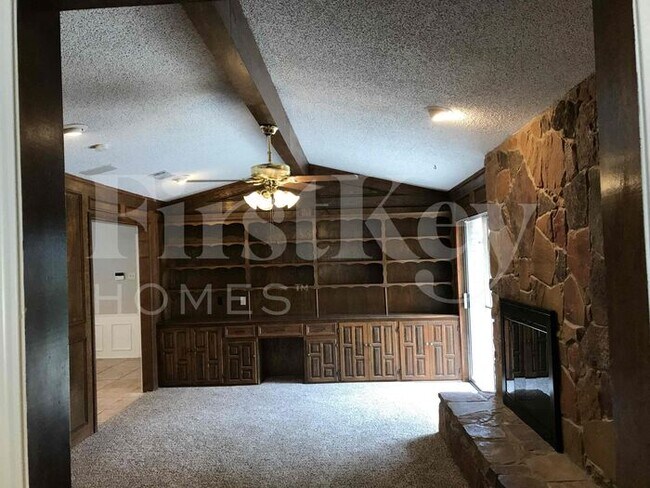 Foto del edificio - 4026 Cedar Creek Dr