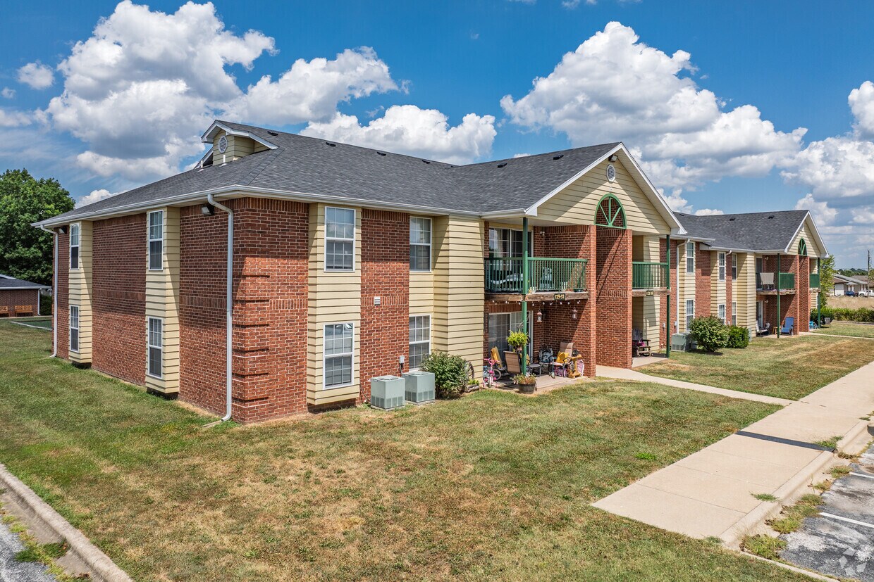 Primary Photo - Marshfield Heights Apartments