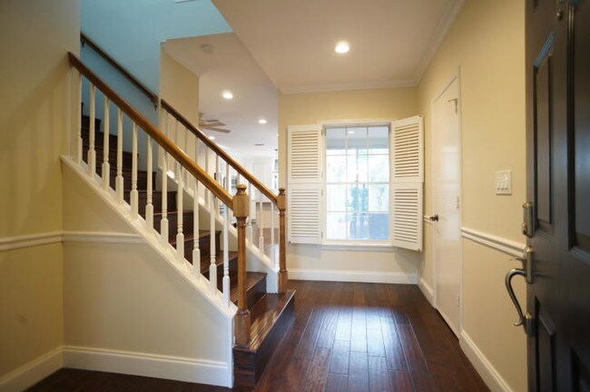 Building Photo - 5902 Catesby St