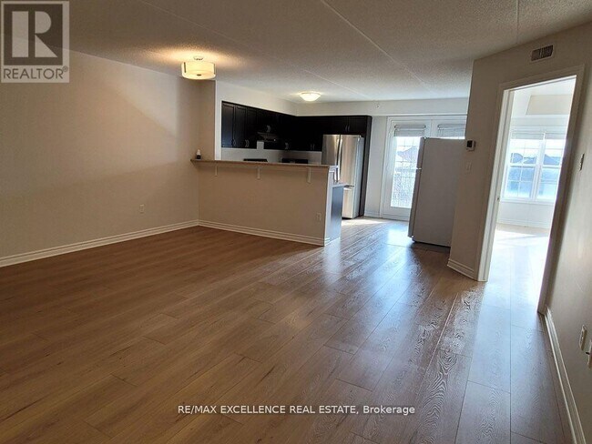 Photo du bâtiment - 1350 Main St E