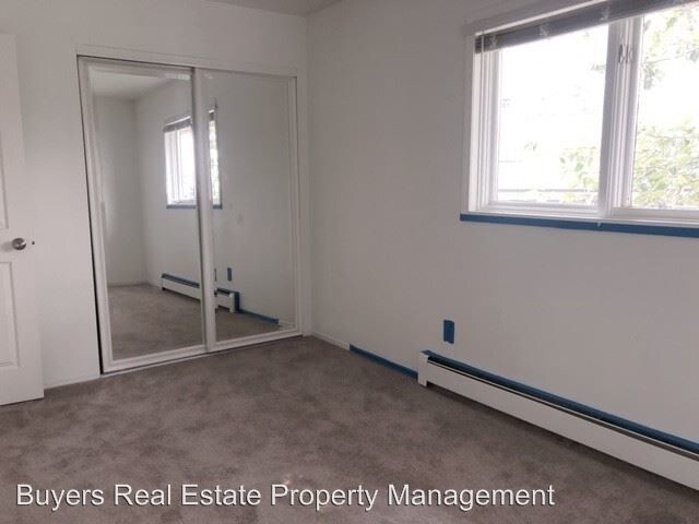 Building Photo - 1120 Golden Dawn Cir