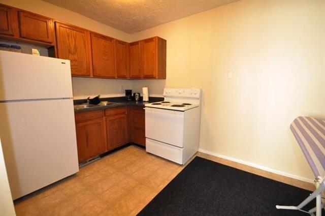 Kitchen - Lexbrook Apartments