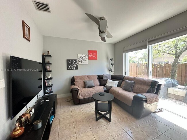 Foto del edificio - 11250 NW 56th St