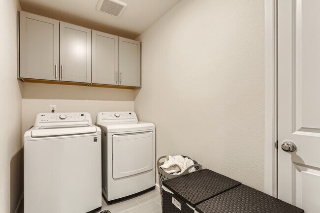 Foto del edificio - 10565 Paris St