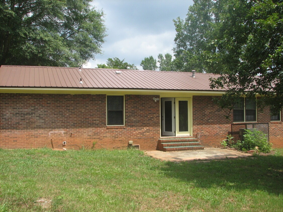 Building Photo - For Rent: Old Lake Drive in Athens - See D...