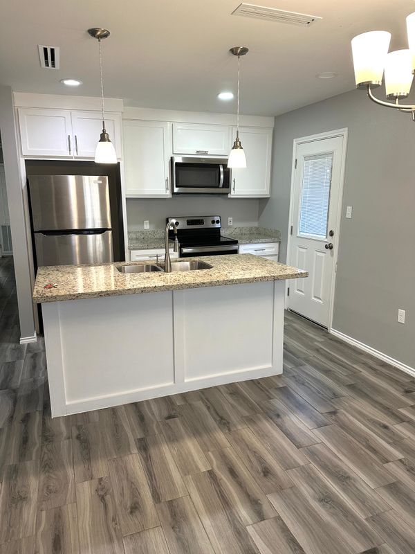 Building Photo - 324 Uva Ln