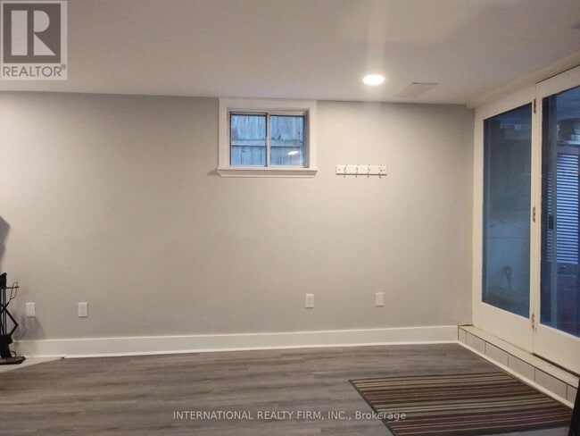 Building Photo - 261 Soudan Ave
