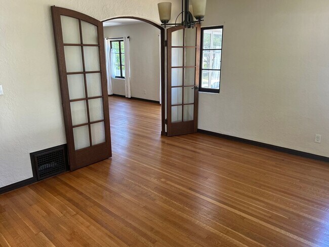 Foto del edificio - Beautiful North Berkeley 4-Bedroom