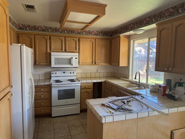 Foto del edificio - 3 bedroom 2 bath house in established neighborhood