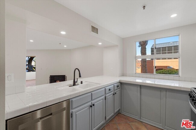 Foto del edificio - 235 Main St