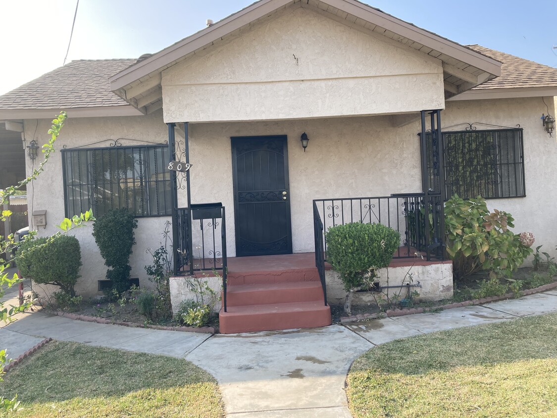 Front Entry - 809 S Rowan Ave