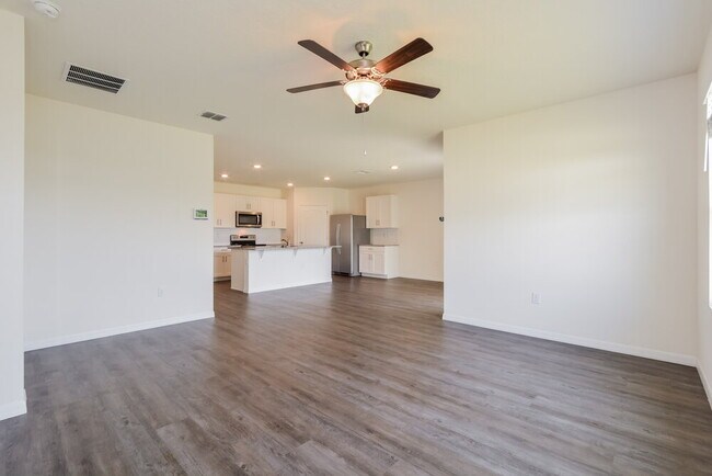 Building Photo - 2155 Ranch Side Rd