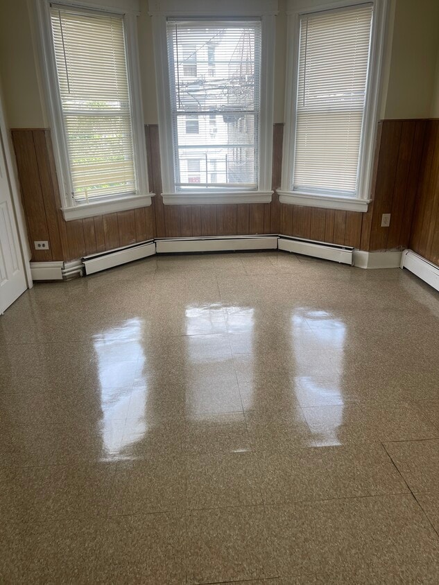 376 N 6th St Unit 2L, Newark, NJ 07107 Condo for Rent in Newark, NJ