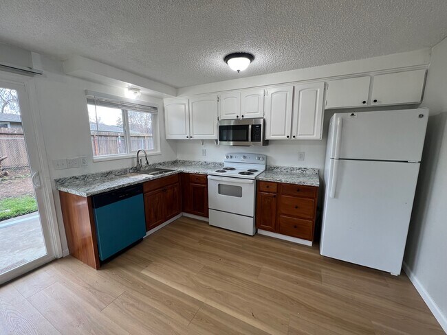 Building Photo - 3100 Juanipero Way