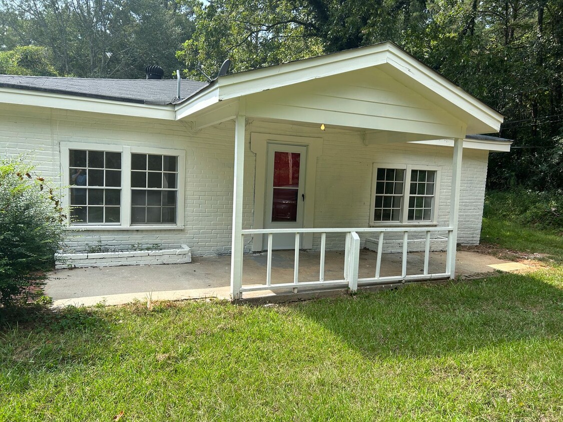 Primary Photo - Enchanting Duplex Abode in Newnan, GA: Dis...