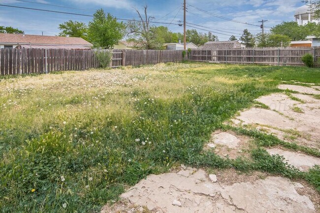 Building Photo - 1124 Juniper Dr