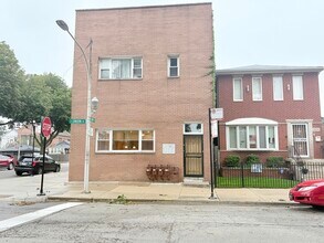 Building Photo - 3801 S Union Ave