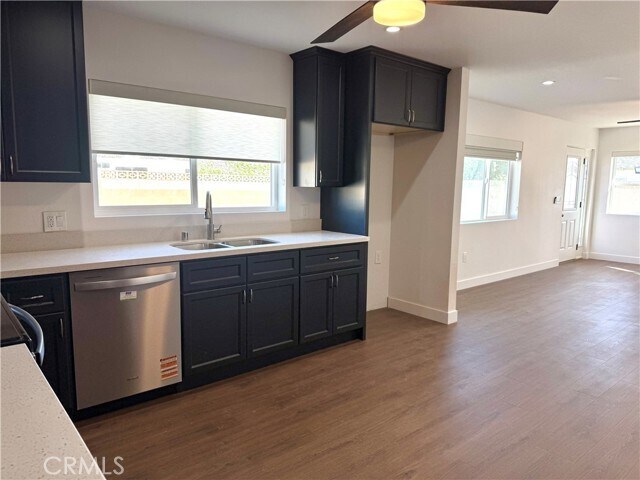 Foto del edificio - 14062 Carfax Ave