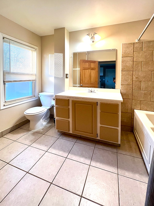 Building Photo - 19345 Brentwood St