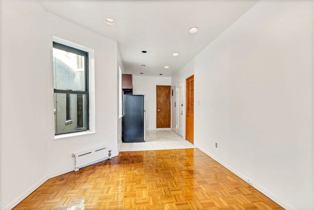 Foto del edificio - 226 W 4th St