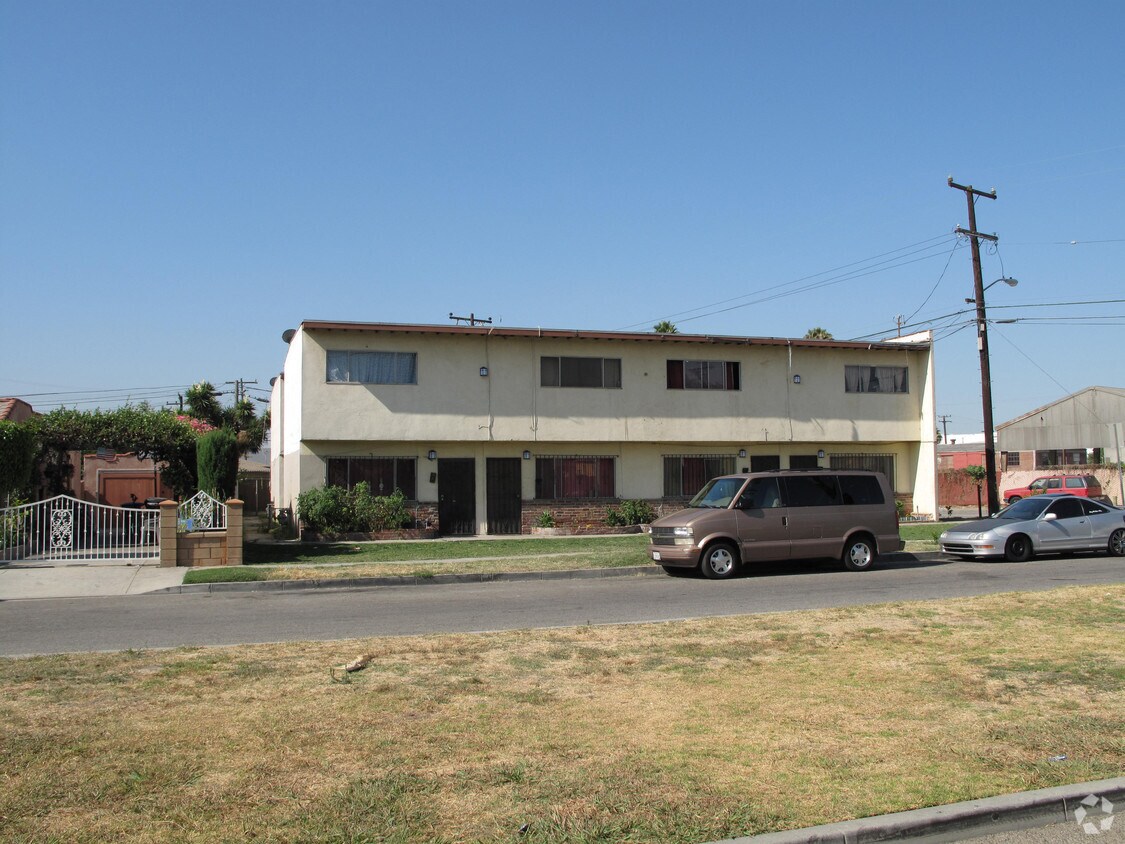Building Photo - 3036 Flower St