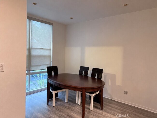 Foto del edificio - 14144-14101 US-101
