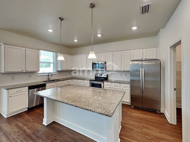 Foto del edificio - 315 Pine Terrace Dr