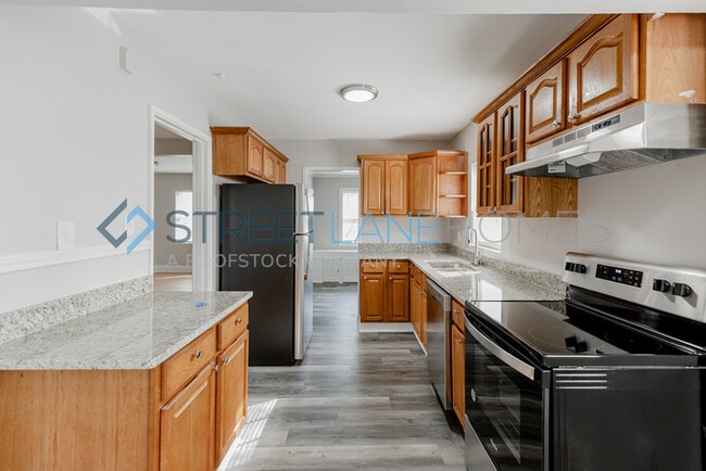 Building Photo - 875 Vanderbilt St