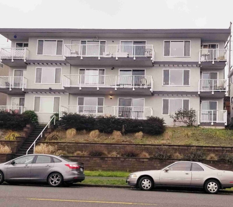 Primary Photo - 2415 Grand Ave