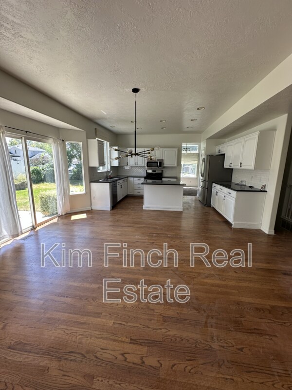 Foto del edificio - 9820 Deep Creek Dr