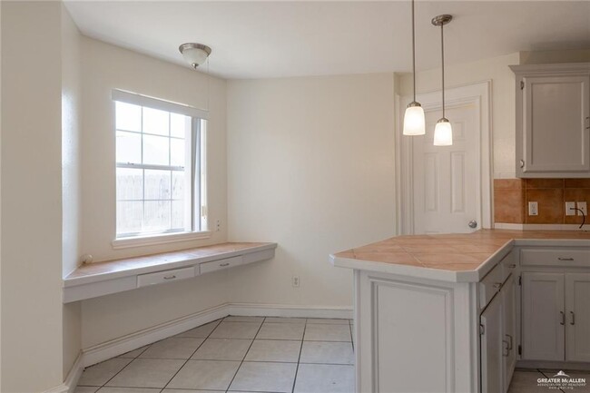 Building Photo - 304 Ashley Dr