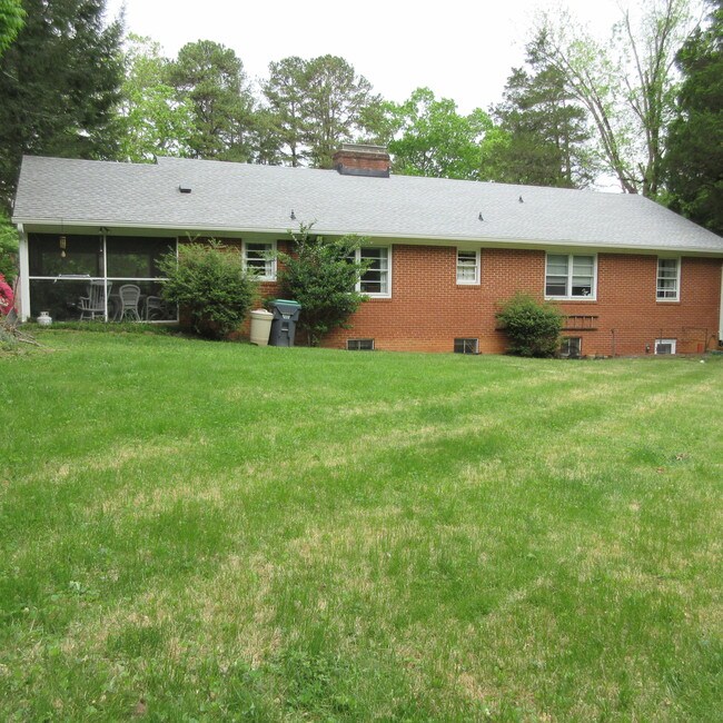 Building Photo - 1630 St Annes Rd