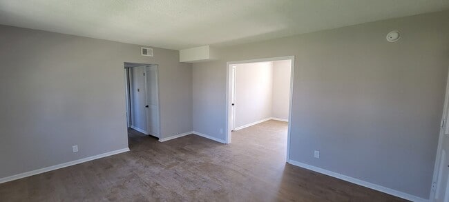 Building Photo - "Chic 1-Bedroom Condo: Your Ideal Home in ...