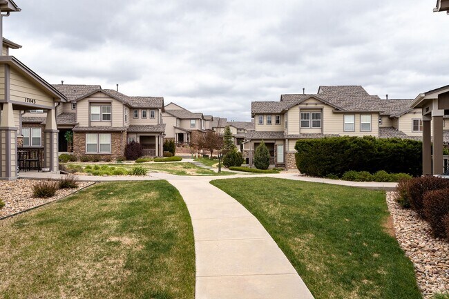 Foto del edificio - Comfortable Monument Townhome with 2-Car Garage & Easy I-25 Access!!