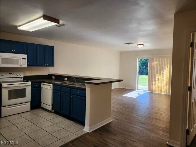 Foto del edificio - 943 Homestead Rd S