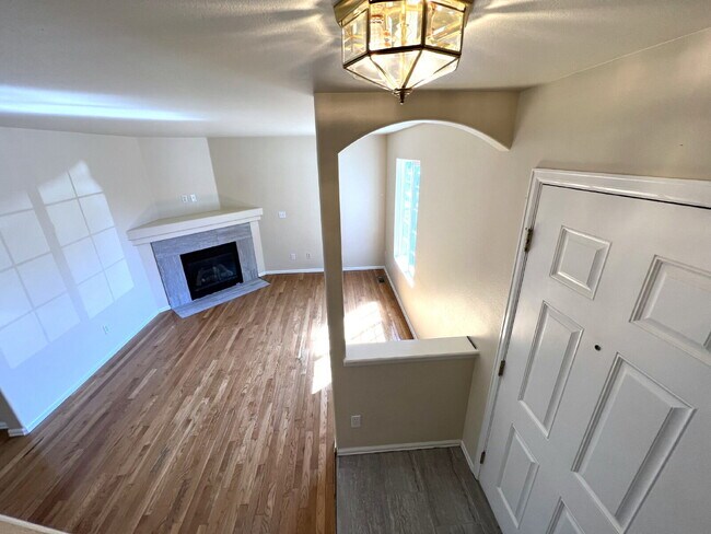 Building Photo - Stylish & Sunny Condo with Open Layout, an...