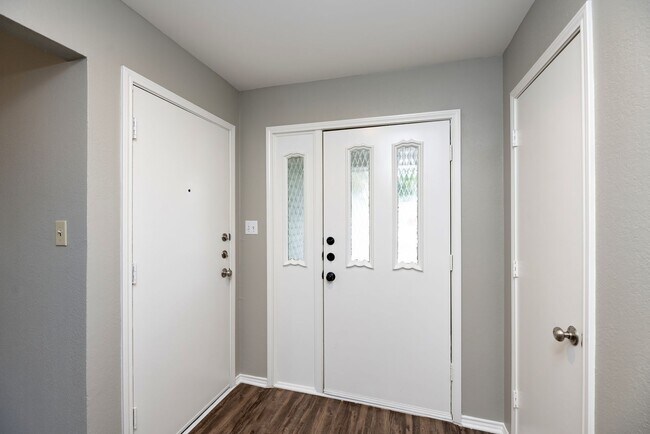 Foto del edificio - 6441 Westridge Dr