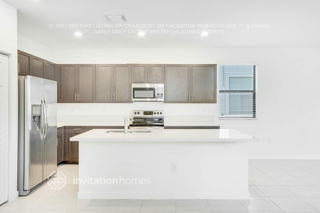 Foto del edificio - 2410 N 108th Dr