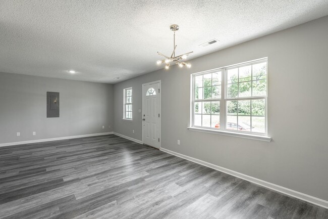Photo - 1801 S Lyerly Street Apartment