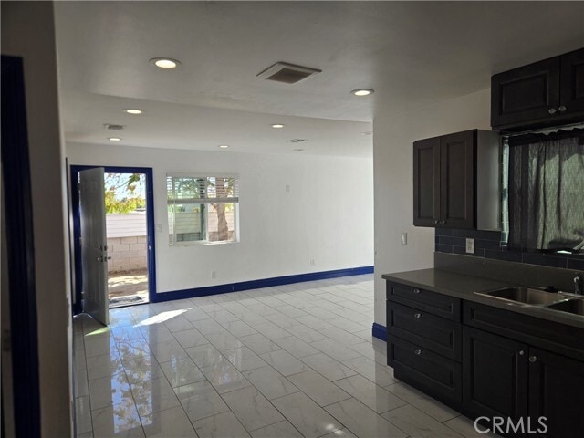 Foto del edificio - 16684 Forrest Ave