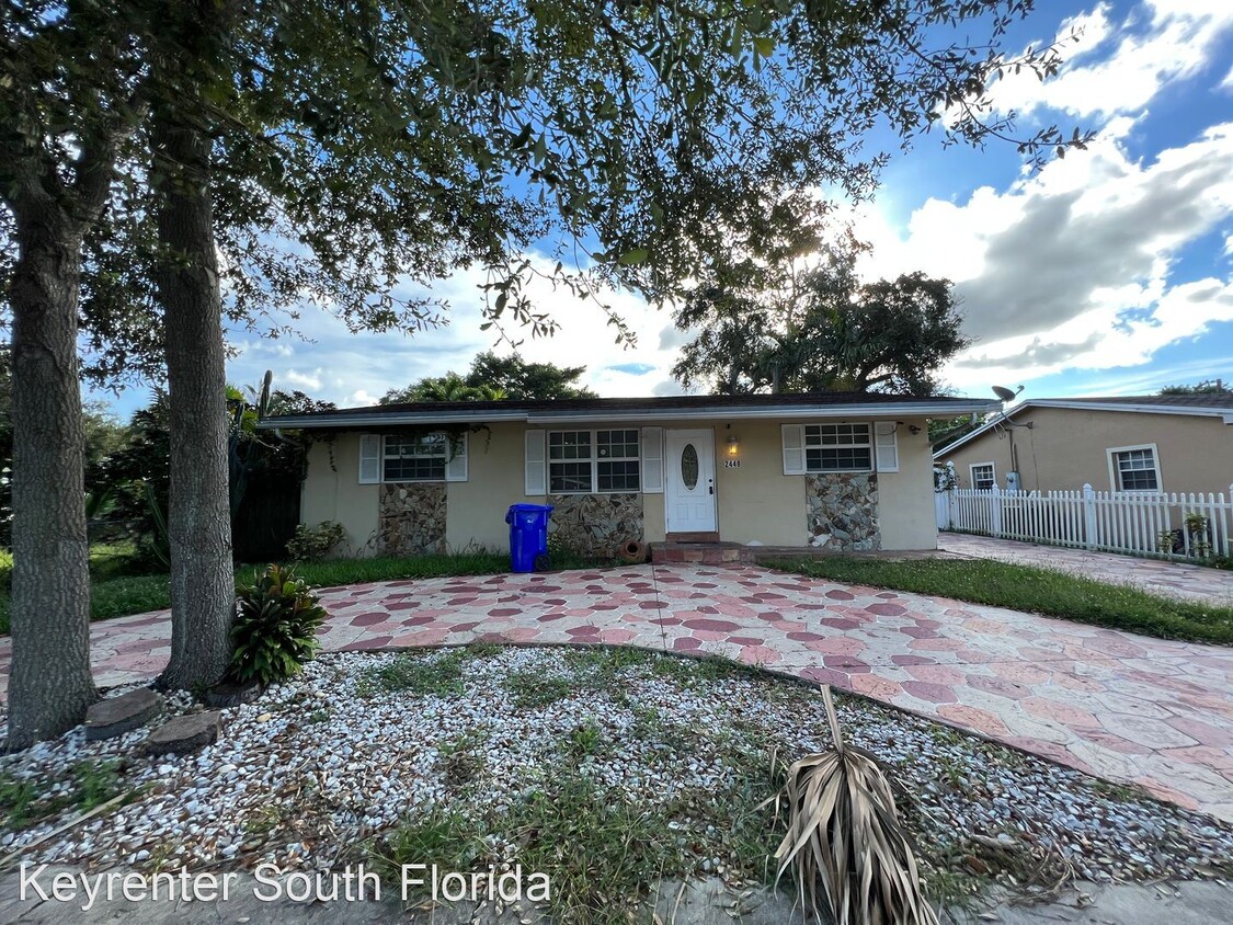 Primary Photo - 3 br, 2 bath House - 2448 SW 42nd Terrace