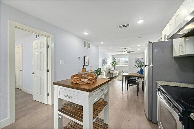 Foto del edificio - 909 Reinli St