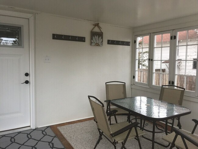 Building Photo - 1116 Birchmont Dr NE